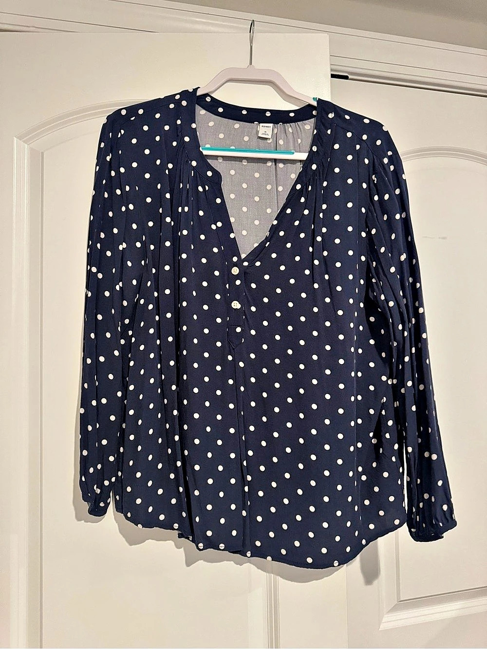 Old Navy Long-Sleeve Polka-Dot V-Neck Blouse Blue & White XL